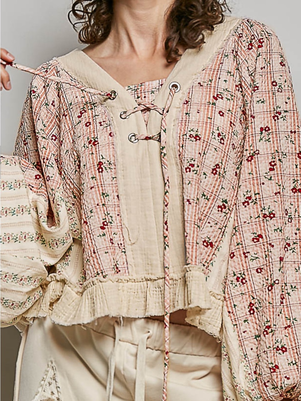 POL Floral Lace-Up Peasant Tunic in Cream and Pink
